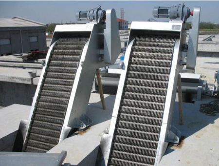 點(diǎn)擊查看詳細(xì)信息<br>標(biāo)題：機(jī)械格柵除污機(jī) 閱讀次數(shù)：2985